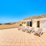 3030 Elegant Beachside Penthouse With Sea Views