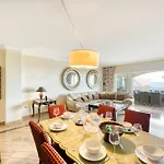 3030 Elegant Beachside Penthouse With Sea Views