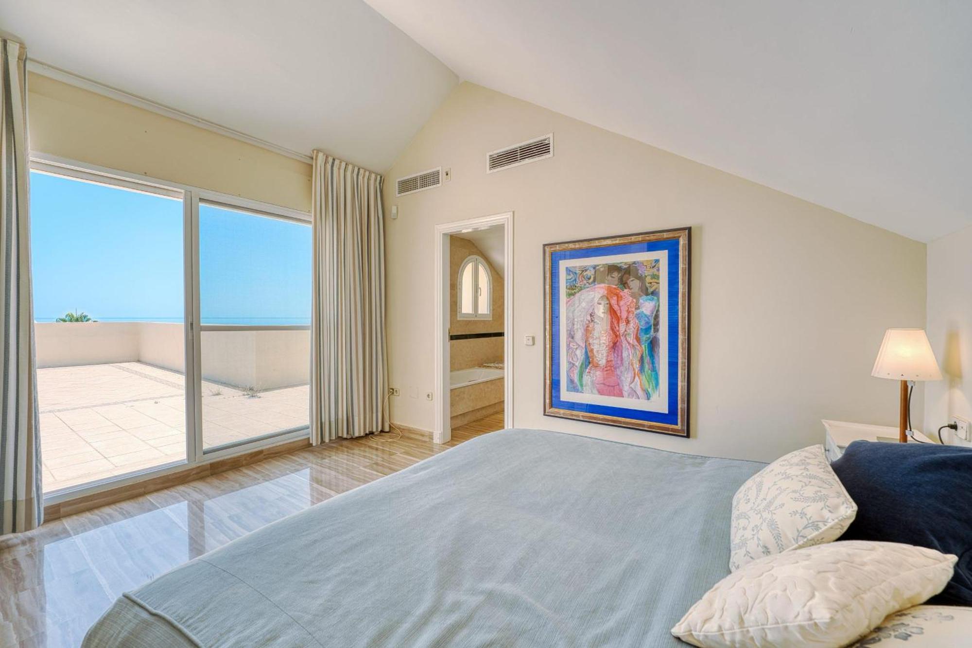 3030 Elegant Beachside Penthouse With Sea Views Appartement Marbellac