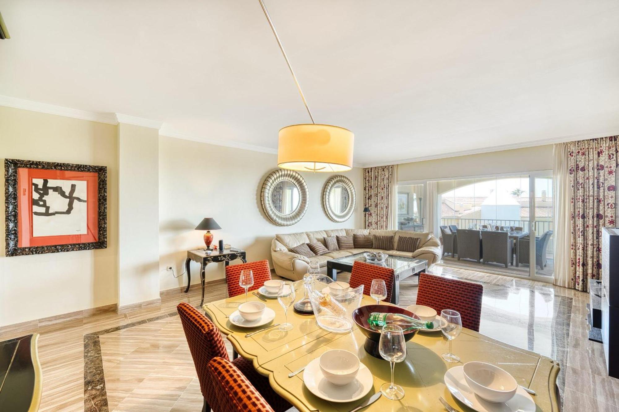 3030 Elegant Beachside Penthouse With Sea Views Appartement *