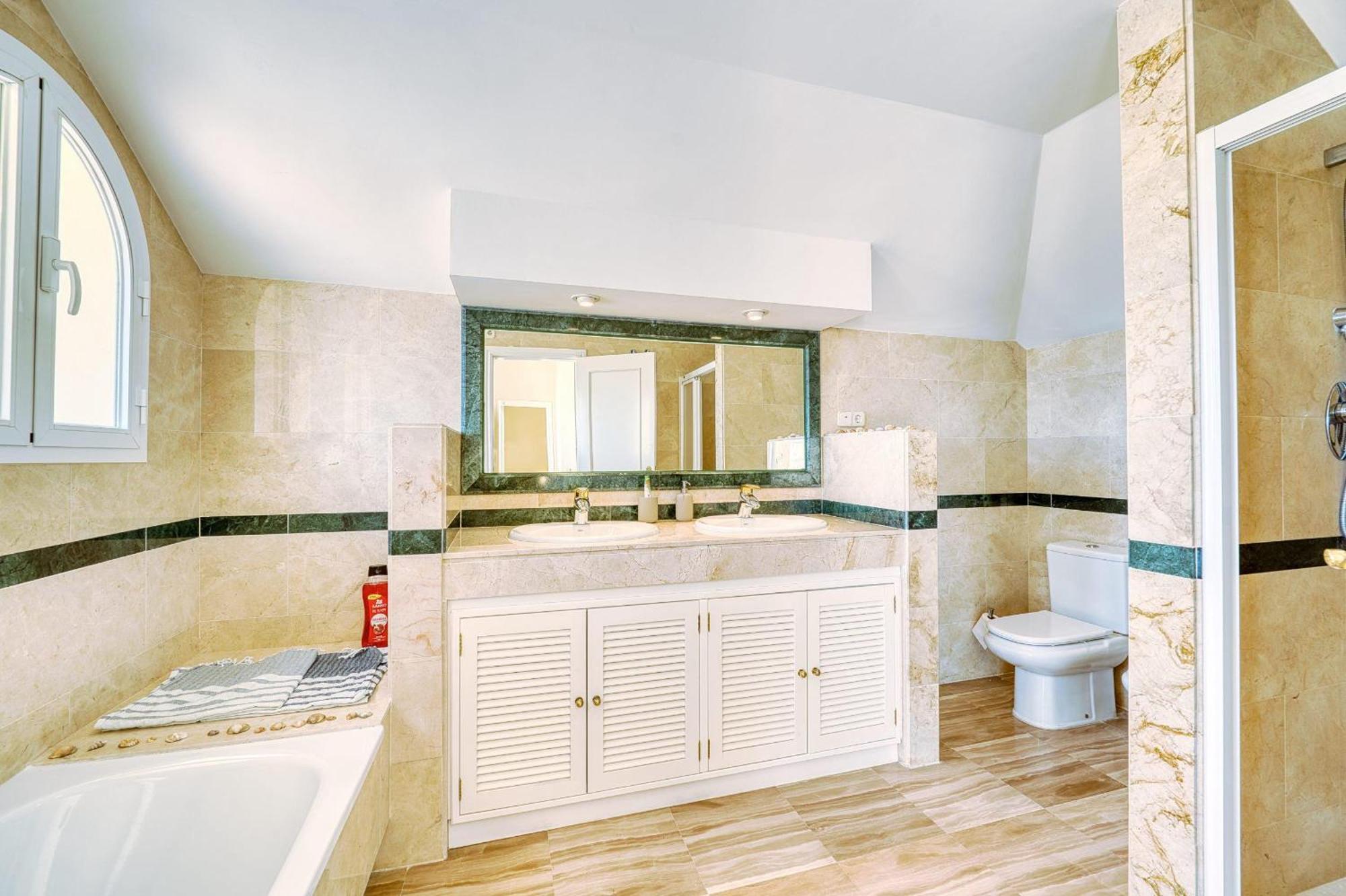 3030 Elegant Beachside Penthouse With Sea Views Marbellac