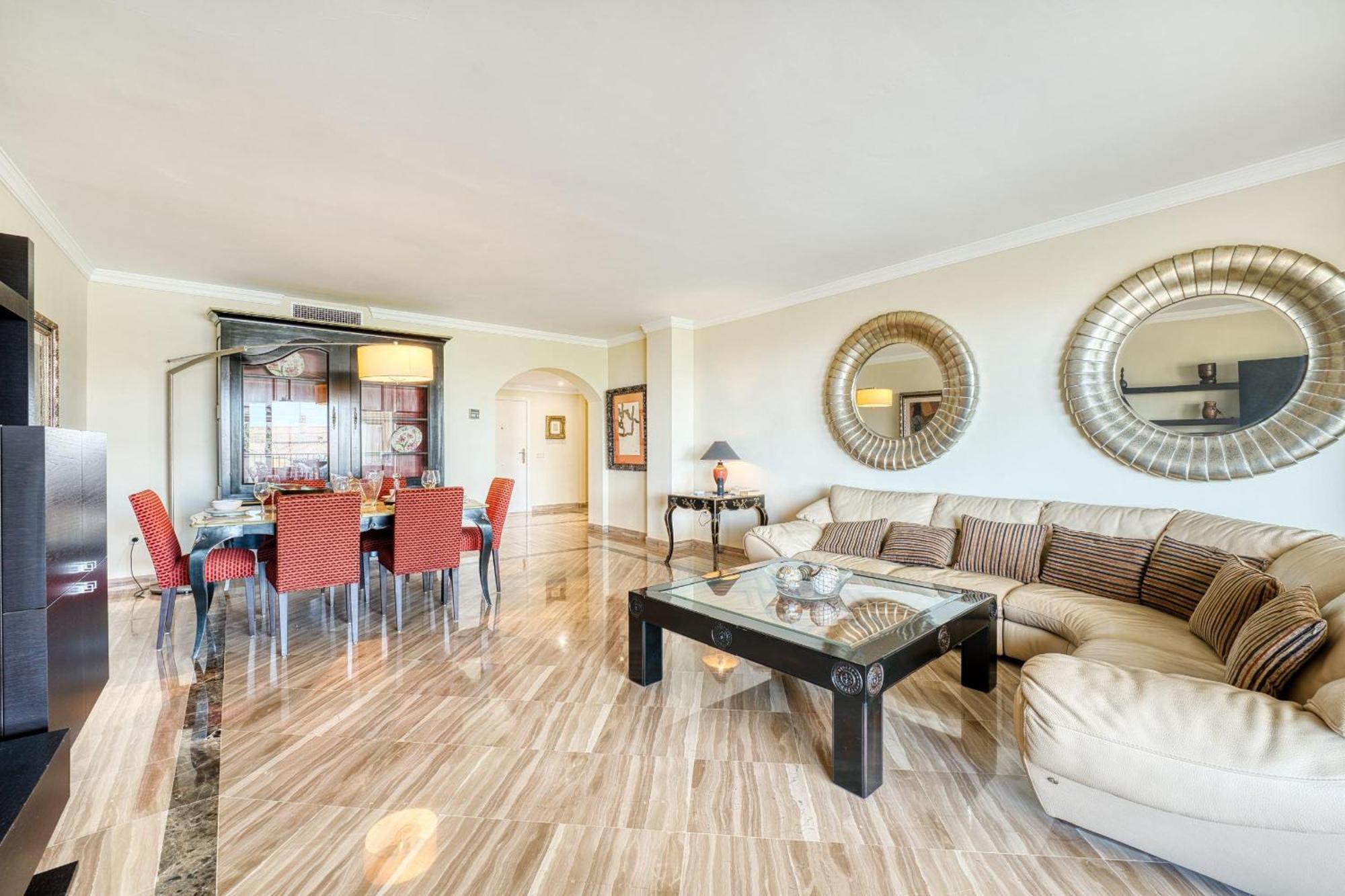 3030 Elegant Beachside Penthouse With Sea Views Appartement *